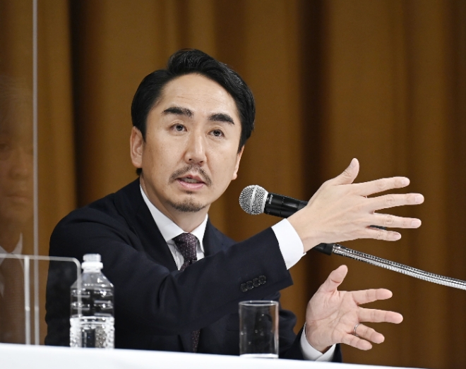 이데자와 다케시 라인 사장이 23일 저녁 도쿄에서 기자회견을 열어 데이터 관리 강화 대책을 설명하고 있다. / 사진제공=연합뉴스