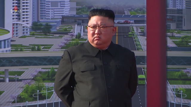 조선중앙TV가 24일 김정은 북한 국무위원장이 23일 사동구역 송신·송화지구에서 열린 평양시 1만세대 살림집건설착공식에 참석해 연설을 했다고 보도했다. (사진=조선중앙TV 캡처)