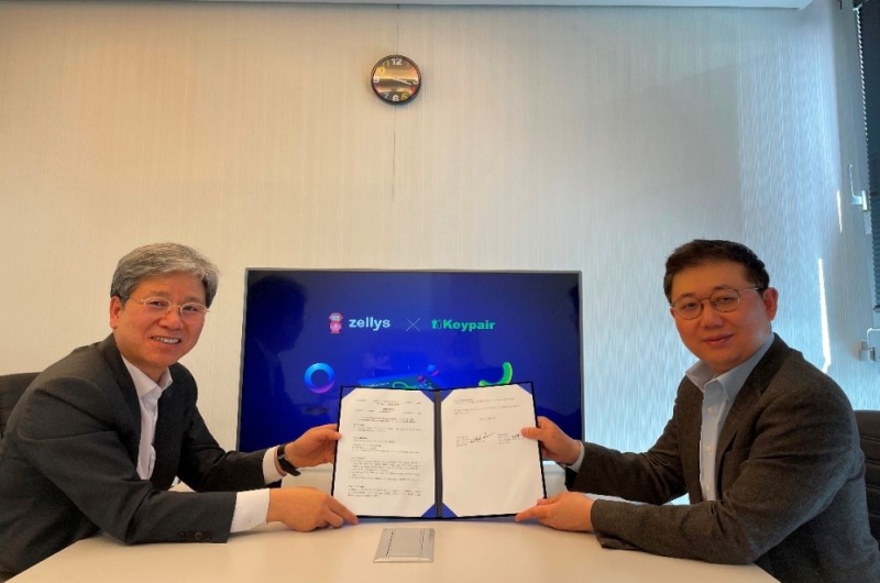 젤리스페이스 권부상 대표(좌측)와 키페어 이창근 대표가 업무협약 후 기념촬영하고 있다