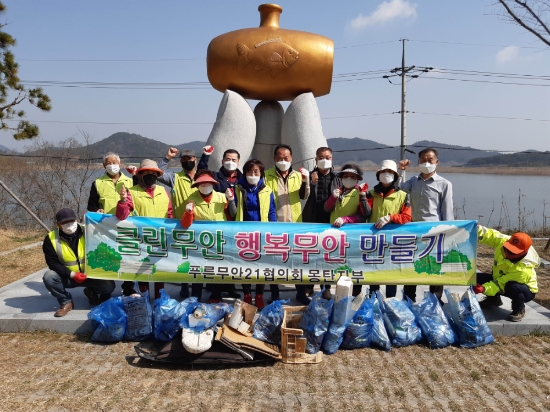 무안군 몽탄면, 봄맞이 민관합동 환경 정화활동 실시/사진=무안군