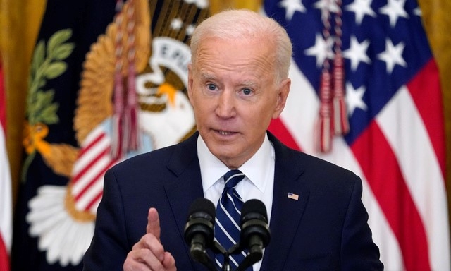 조 바이든 미국 대통령이 25일(현지시간) 워싱턴 백악관 이스트룸에서 기자회견을 하고 있다. 이날 회견은 취임 이후 64일 만에 개최한 첫 기자회견이다.