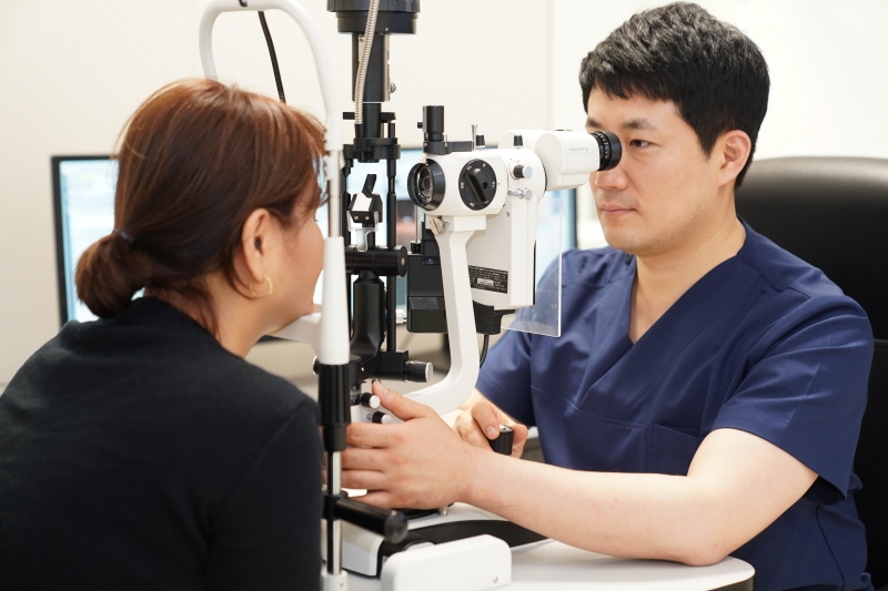 "미루고 미룬 백내장 수술, 과숙 상태 발전 시 치료 어려워"