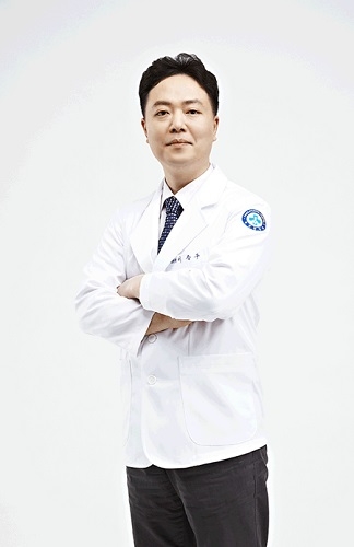 ‘거북목 증후군’ 오래 방치하면 ‘목 디스크’로 발전할 수 있어