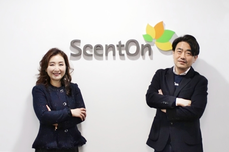 센트온 유정연 대표9왼쪽), 세종대 우종필 교수(사진제공=토스트앤컴퍼니)