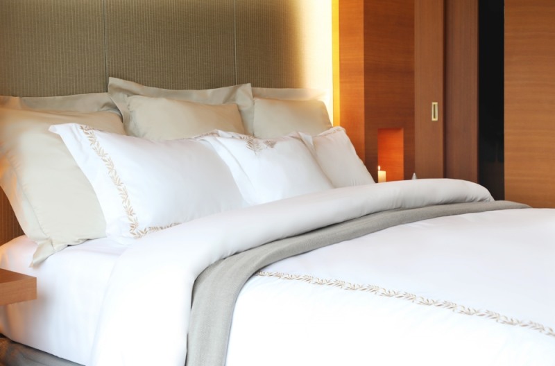 WE호텔 X 크라운구스 패키지 출시