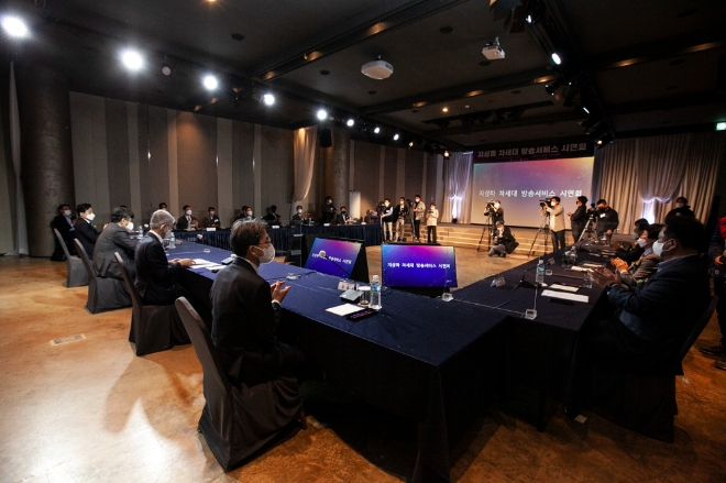 최기영 과학기술정보통신부 장관, 한상혁 방송통신위원회 위원장, 원희룡 제주특별자치도지사, 김윤 SK텔레콤 CTO 등