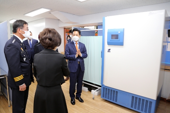전동평 영암군수는 코로나19 백신접종센터인 영암실내체육관을 방문 모의훈련을 통한 최종점검을 실시했다/사진=영암군