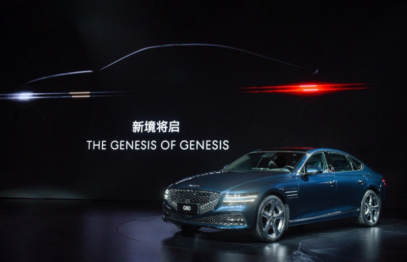 글로벌 럭셔리 브랜드 제네시스가 중국에서 본격 출범했다. 제네시스 브랜드(이하 제네시스)는 2일(현지시간) 중국 상하이 국제 크루즈 터미널에서 ‘제네시스 브랜드 나이트(Genesis Brand Night)’를 열고, 중국 고급차 시장을 겨냥한 브랜드 론칭을 공식화했다.