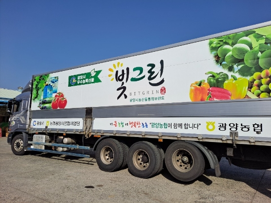 광양시가 주요 농산물 사진을 부착한 랩핑 광고 차량 이용으로 적극적인 홍보에 나섰다/사진=광양시