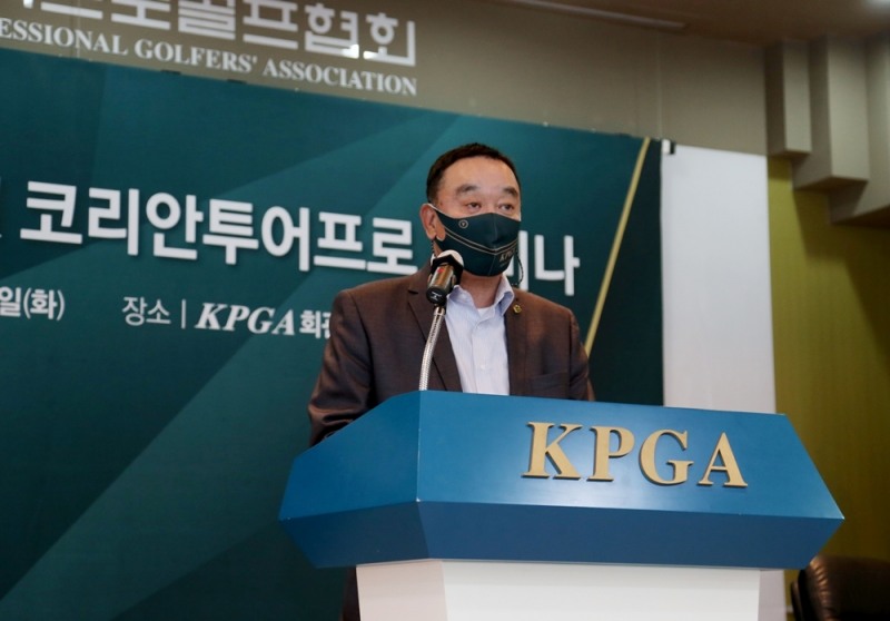 6일 열린 한국프로골프협회 '투어프로 세미나'에서 구자철 KPGA 회장이 연설하고 있는 모습(사진=한국프로골프협회)