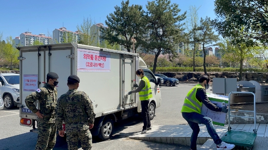 광양시는 코로나19 백신 중 하나인 화이자 백신이 예방접종센터에 입고됐다고 6일 밝혔다/사진=광양시