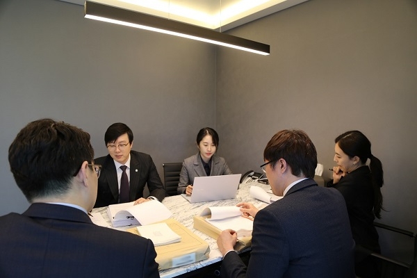 형사전문변호사, 스토킹처벌법 국회 문턱 넘어… 9월 말부터 시행