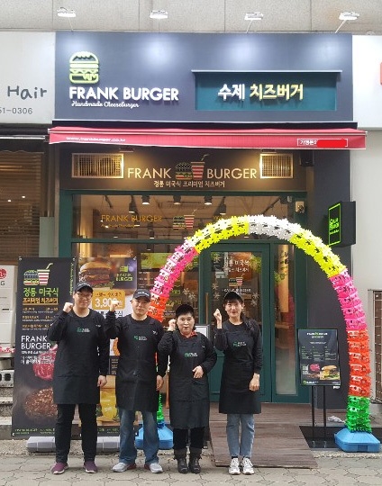 요즘 뜨는 창업브랜드 수제햄버거 프랭크버거 10억돌파 1호점 탄생