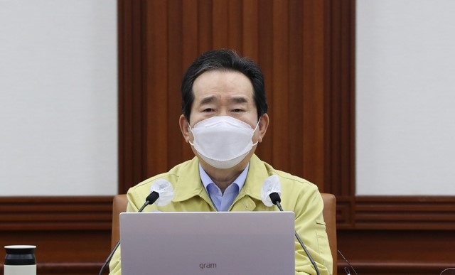 정세균 국무총리가 8일 오전 서울 종로구 정부서울청사에서 열린 코로나19 대응 중앙재난안전대책본부(중대본) 회의에 참석해 발언하고 있다. (공동취재사진)