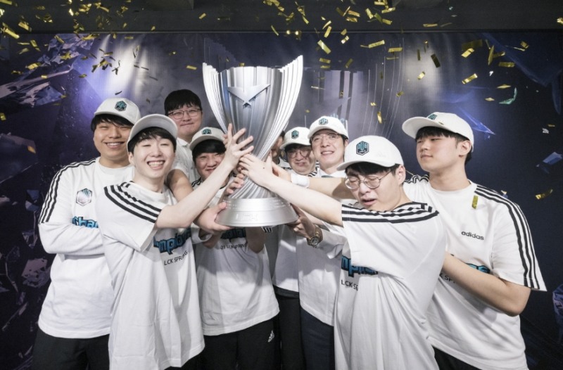 2021 LCK 우승을 차지한 담원 기아(사진=라이엇게임즈 제공).