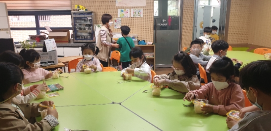 곡성군, 초등학교 돌봄교실 과일간식 지원/사진=곡성군
