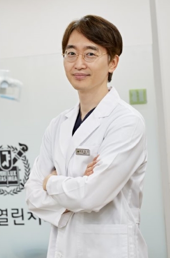 ‘전체 임플란트’ 이상적인 교합위한 치과 검진은 필수