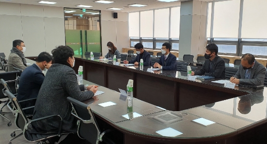 시니어 일자리 허브 센터관계자 회의/사진=진도군