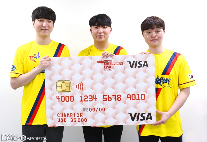 피온4 첫 우승한 김관형 "황제로 만들어 주겠다"