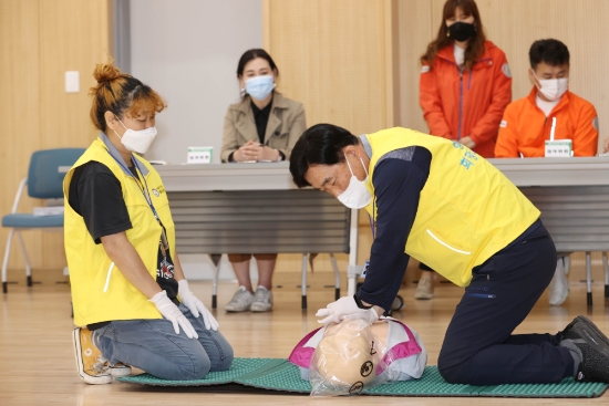 지난 15일 개최된 강진군 재난안전지도사 양성과정 수료식/사진=강진군