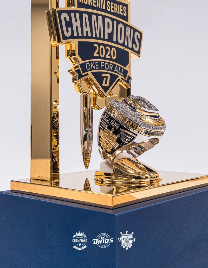 NC 다이노스, 2020시즌 통합우승 반지 공개---집행검 모양으로 만든 케이스도