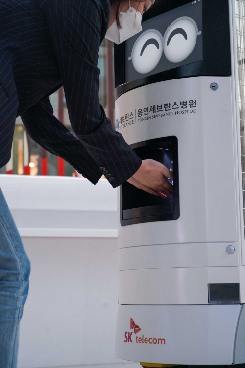 SK텔레콤, 용인세브란스병원과 '5G 복합방역로봇' 세계최초 상용화