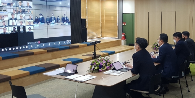 농림수산업자신용보증기금 김석기 상무와 임직원들