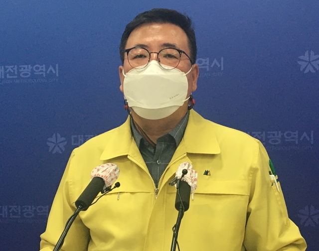 코로나19 발생상황 설명하는 정해교 대전시 보건복지국장