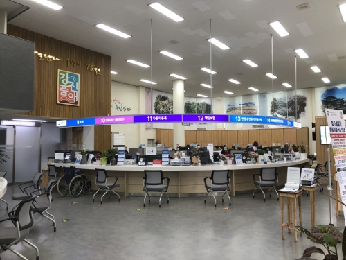 강진군청 민원실 내부 전경/사진=강진군