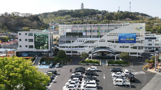 완도군청사 전경./사진=완도군
