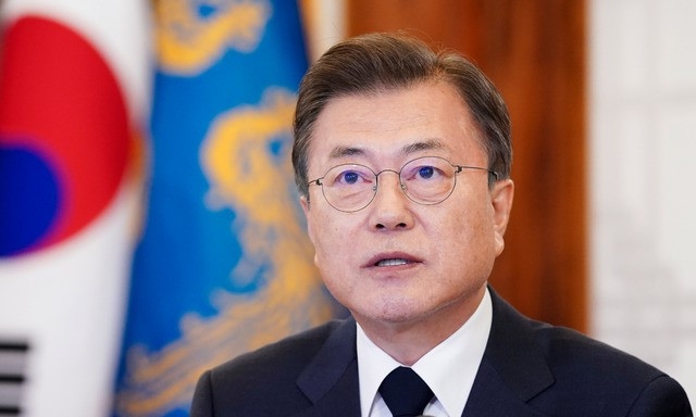 문재인 대통령이 22일 청와대 상춘재에서 화상으로 열린 기후정상회의에 참석해 발언하고 있다.