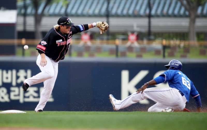 상대의 허를 찌르는 삼성 피렐라의 2루 도루
