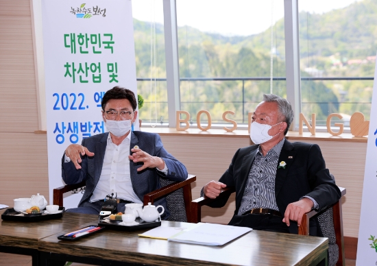 2022엑스포상생발전 협의 왼쪽 김철우보성군수. 윤상기 하동군수