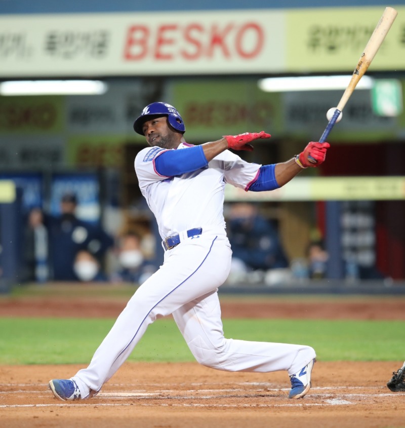 새 외국인타자 피렐라는 벌써부터 삼성의 역대 최고의 외국인타자로 손색이 없다는 평가를 받고 있다.