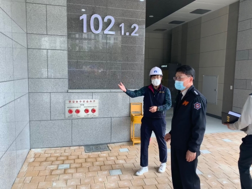 박원국 무안소방서장은 28일 무안군 삼향읍 중흥S클래스 등 공사현장을 찾아 현장확인 및 간담회를 실시 했다/사진=무안소방서