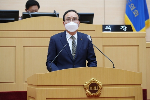 전남도의회 경제관광문화위원회 김용호 도의원(더불어민주당, 강진2)은 28일 도정질문에서 해양쓰레기 발생량에 따른 문제점과 이를 해결하기 위한 대안을 제시했다/사진=전남도의회