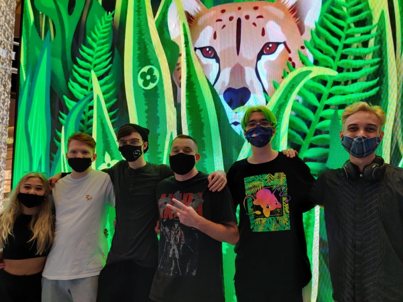 사진 맨 왼쪽에 위치한 서포터 'DSN' 다이애나 응수엔(사진=펜타넷.GG 공식 SNS 발췌).