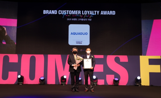 오교선 샤워플러스 대표(오른쪽) / 사진 제공 = 샤워플러스