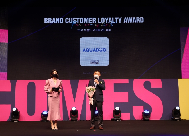 수상소감을 말하는 오교선 샤워플러스 대표 / 사진 제공 = 샤워플러스