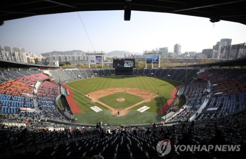 도쿄올림픽 야구경기 예비엔트리 116명이 5월 3일 코로나19 백신접종을 함에 따라 5월 4일에 예정된 5경기가 모두 취소됐다.