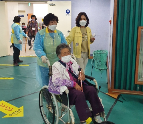 고흥군여성단체협의회, 코로나19 예방접종센터 릴레이 자원봉사활동 전개/사진=고흥군