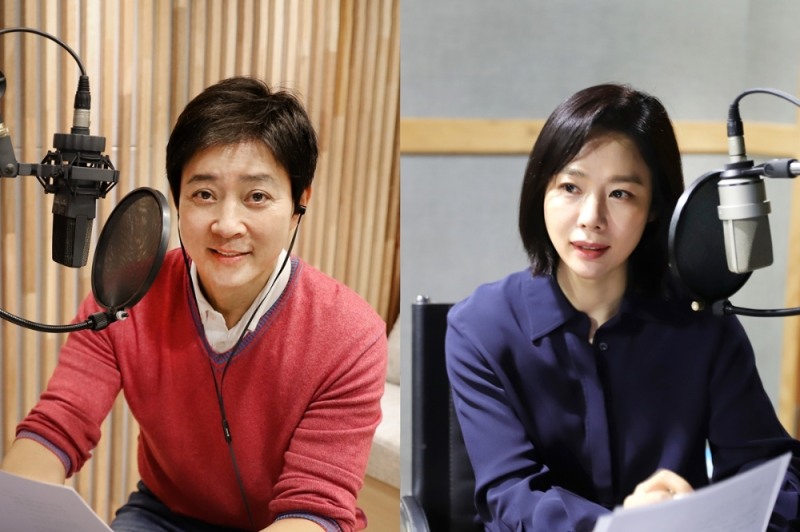 캠페인 내레이션 녹음을 진행하는 배우 최수종, 김현주 모습. (왼쪽부터) ‘사진 제공=굿네이버스’