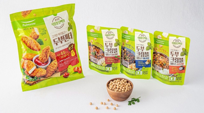 두부로 고기 식감을 구현하여 콜레스테롤은 없이 단백질을 풍부하게 섭취할 수 있는 두부텐더, 두부크럼블 덮밥소스