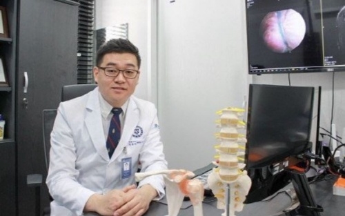 ‘목 디스크’ 방치하면 마비증상까지, 초기 적극 치료해야