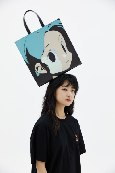 ADOY X UDCY, 가방 형태 음악 앨범 초도 물량 완판