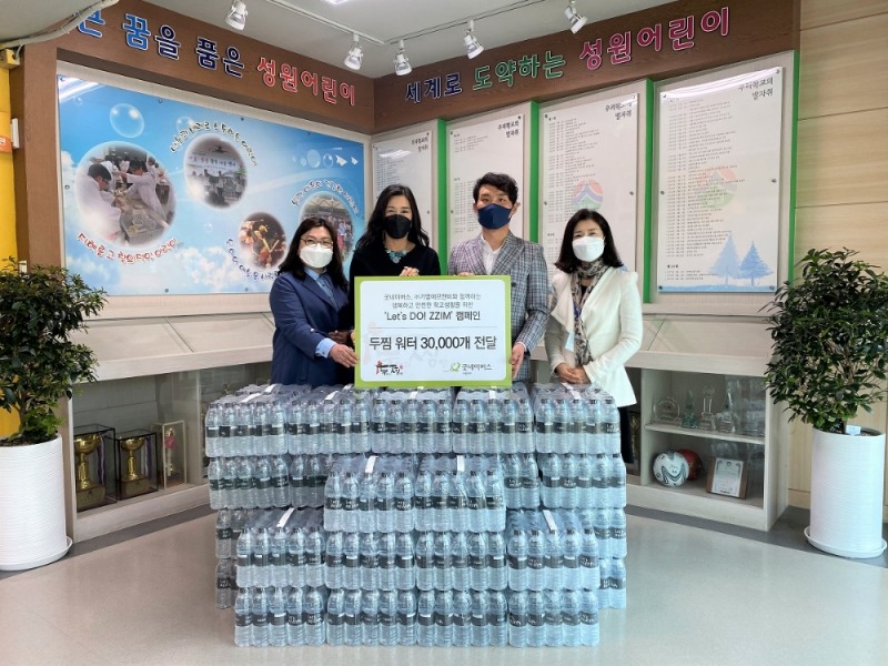 서울성원초등학교 신미정 교감, 서울성원초등학교 김종숙 교장, ㈜기영에프앤비 이기영 대표, 굿네이버스 유혜선 서울본부장(왼쪽부터) 사진 제공=굿네이버스 서울본부