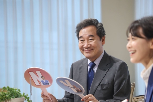 이낙연 더불어민주당 전 대표가 4일 유튜브채널인 ‘이낙연TV'에서 문지애 전 MBC아나운서와 대선후보로서 새로운 시작을 국민들께 알리는 대담을 하고 있다사진=이낙연 의원 사무실