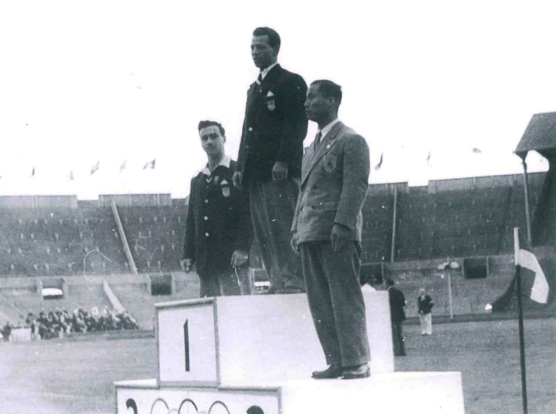 런던올림픽 역도에서 동메달을 딴 김성집 선수(오른쪽) 