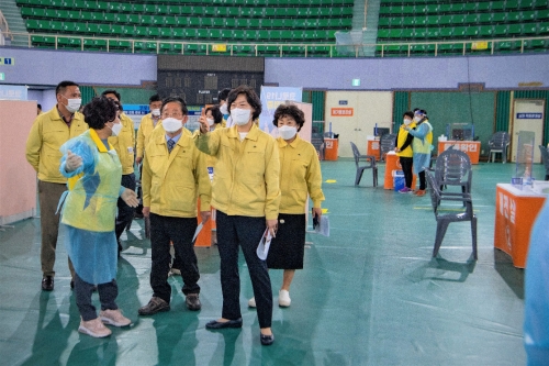 고흥군의회 송영현 위장은 7일 고흥지역의 코로나19 확진자가 지속 발생한데 대해 군민들께 걱정과 함께 위로의 말을 전하면서 집단감염 확산 방지를 위해 의회에서도 총력을 기울이겠다고 밝혔다.