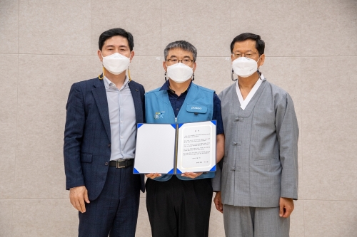 광양제철소 지역 내 중증장애인 생활환경 개선 ‘행복이음 빨래방’ 개소 (왼쪽부터 이철호 광양제철소 행정부소장, 이상형 행복이음 세탁 재능봉사단장, 정헌주 중마장애인복지관장)/사진광양제철소